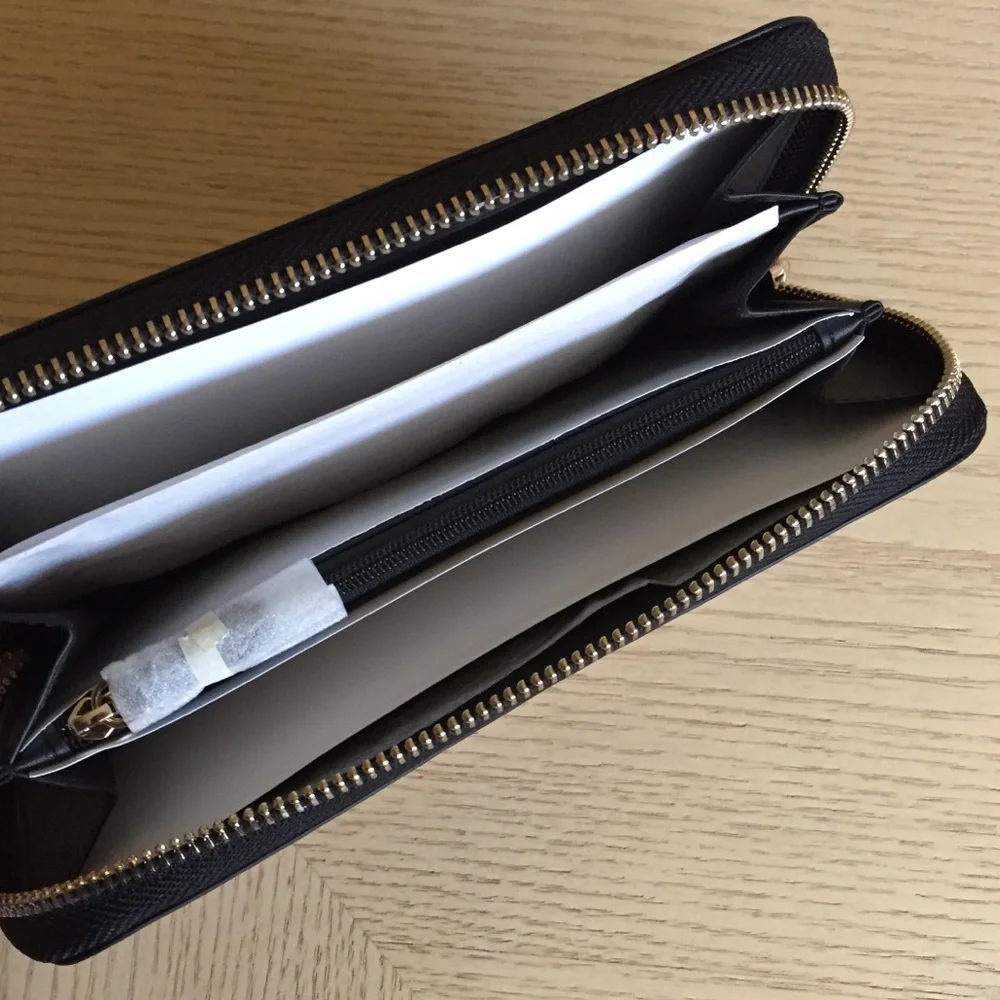 Kate Spade Warm Beige And Black Leather Wallet